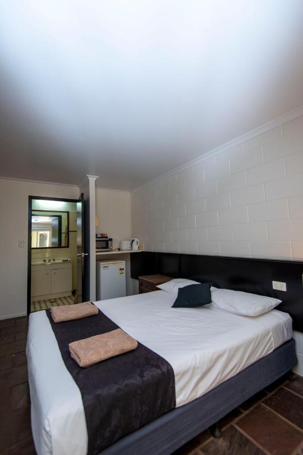 Longreach Most Central Motel Exterior foto